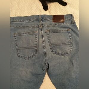 Hollister women’s light wash jeans